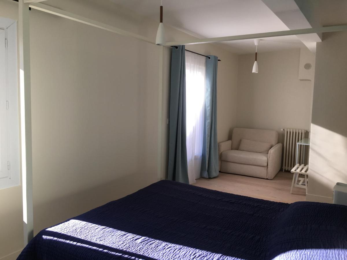 기욤 Les Terres Rouges 06 B&B 외부 사진