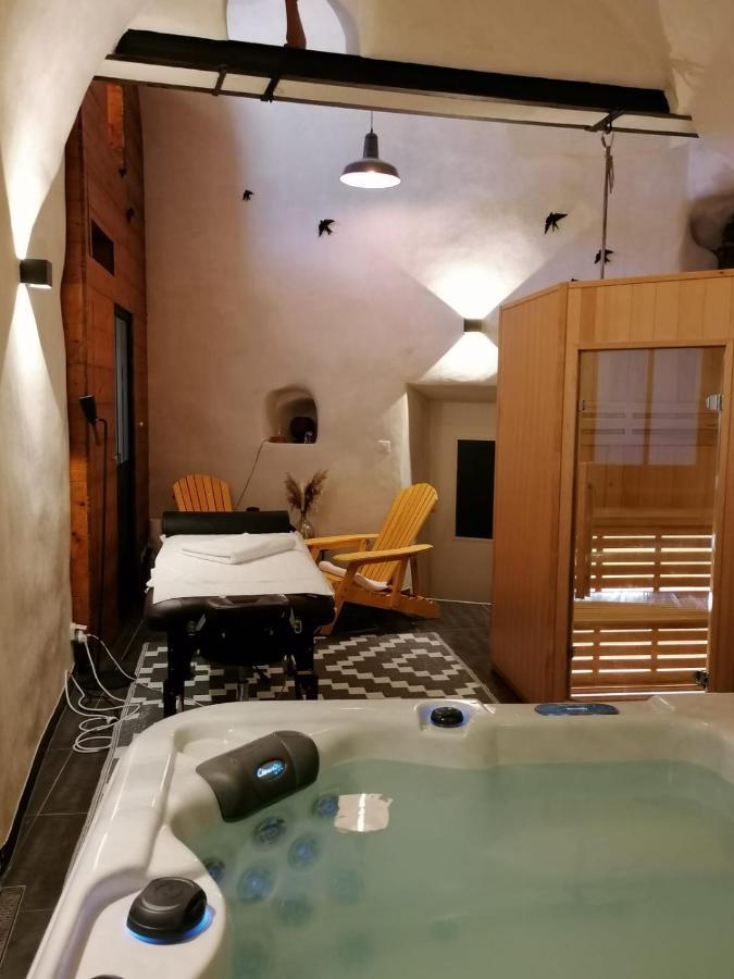 기욤 Les Terres Rouges 06 B&B 외부 사진